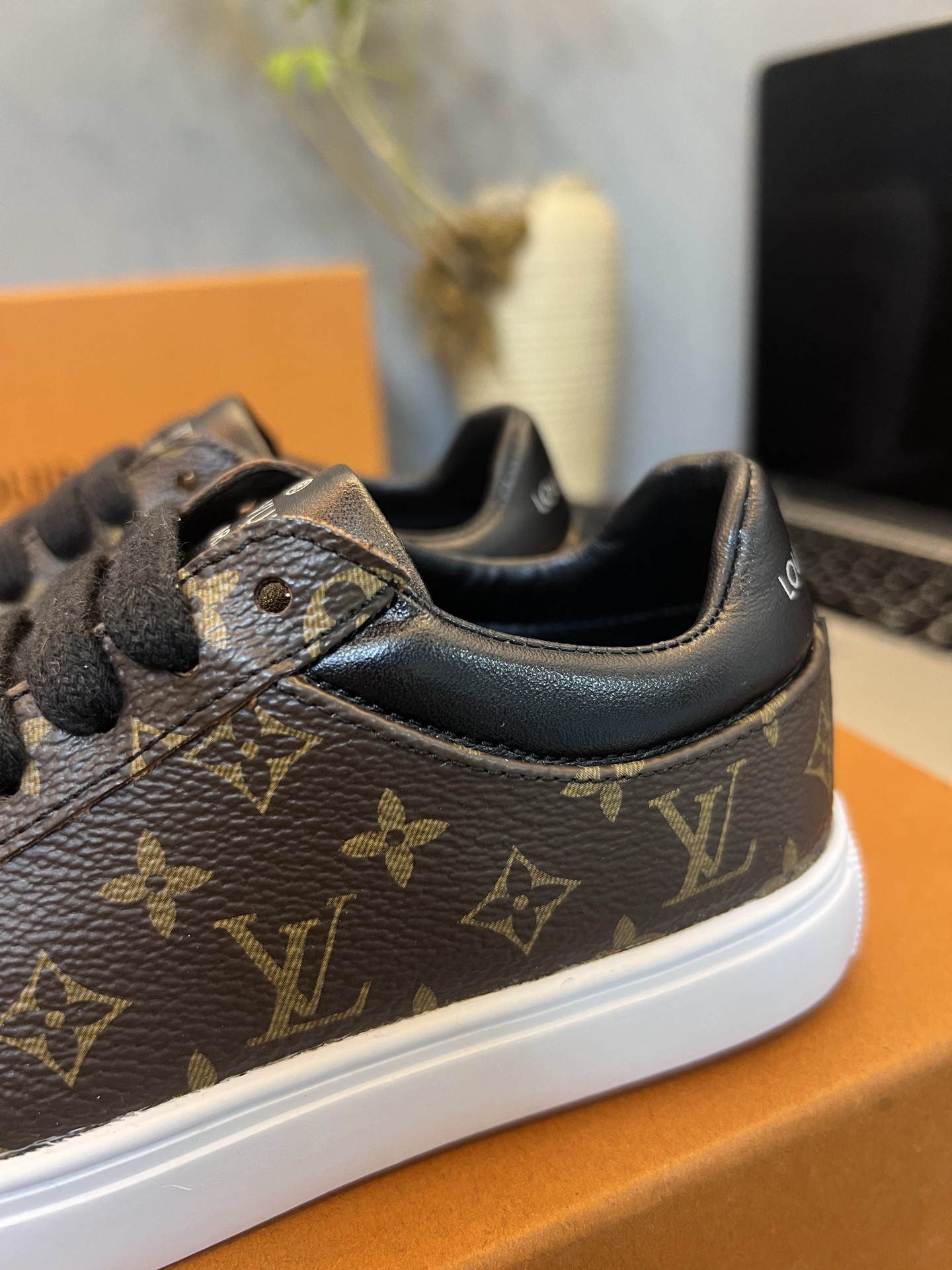 Children's shoes child